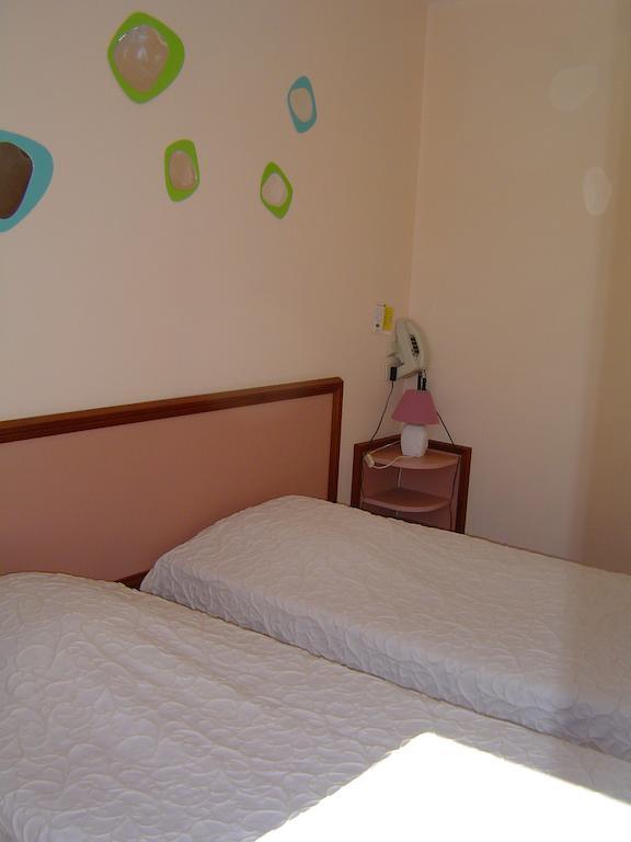 Le Magiot Hotel Montliot-et-Courcelles Room photo