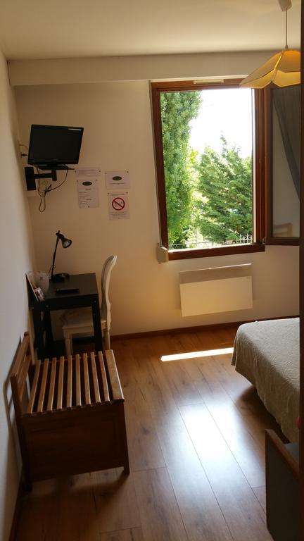 Le Magiot Hotel Montliot-et-Courcelles Room photo