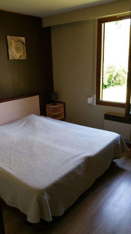 Le Magiot Hotel Montliot-et-Courcelles Room photo